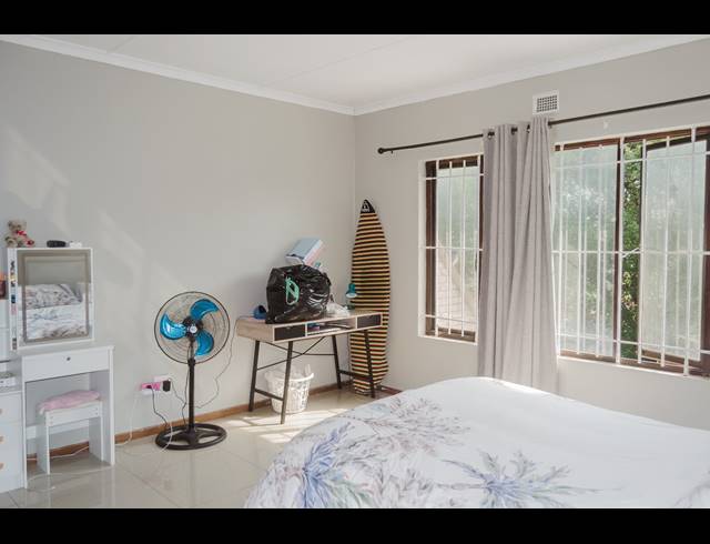 3 BEDROOM TOWNHOUSE FOR SALE IN SCOTTBURGH CENTRAL